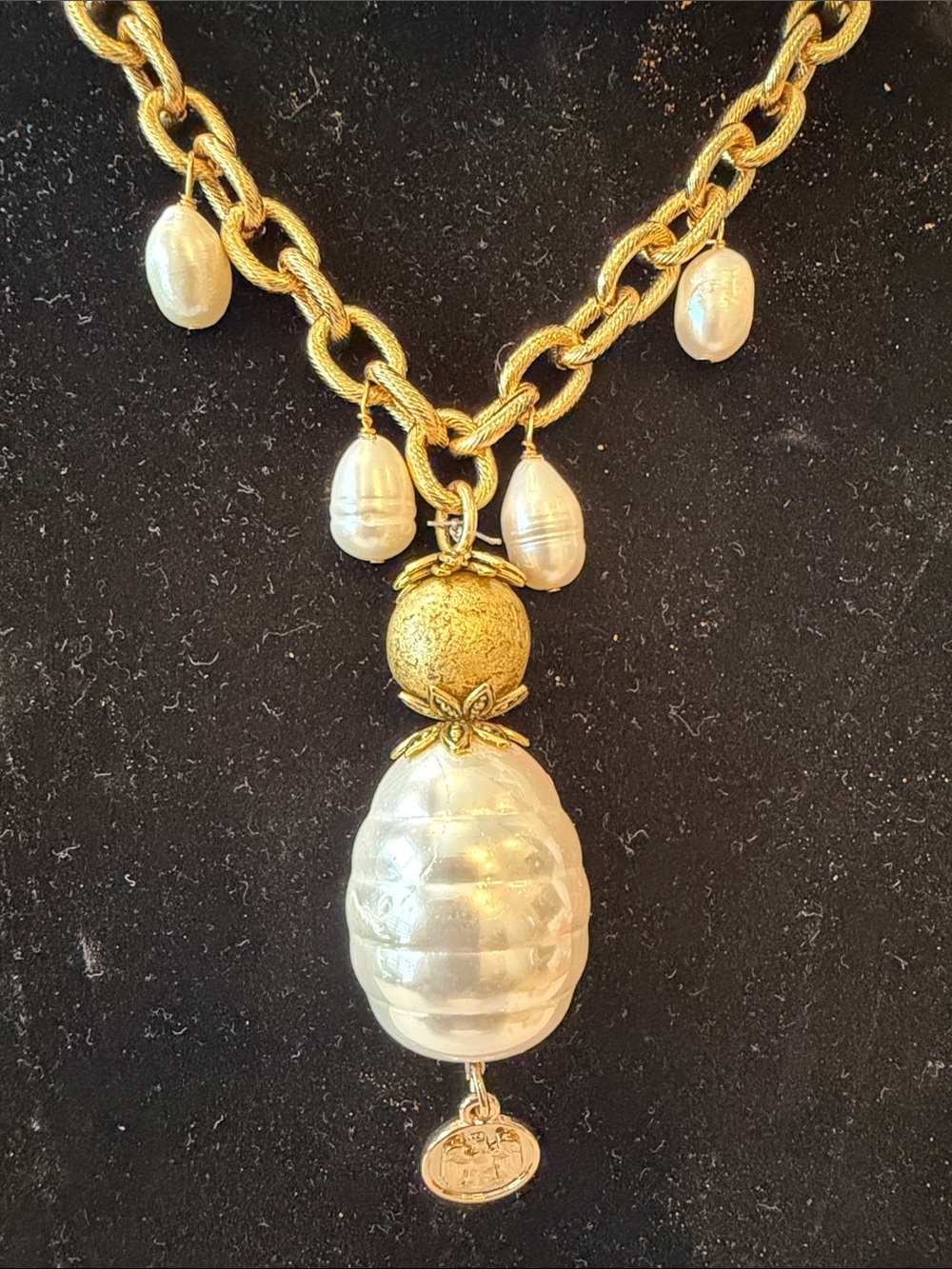 Susan Shaw
Gold chain w freshwater pearl accents. Glass pearl is the pendant. - Picture 3 of 6